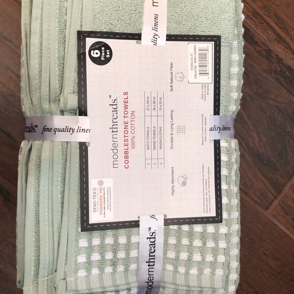 Modern Threads green luxe towel set NWT